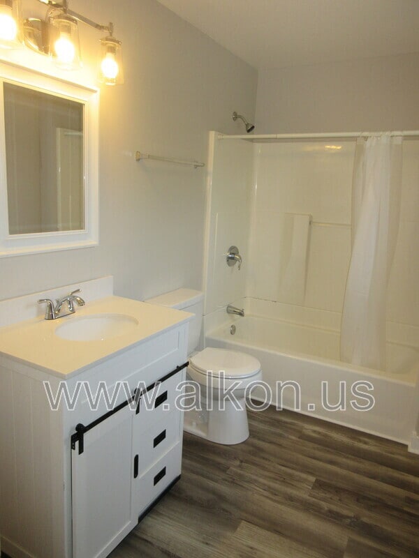 Building Photo - 620 Loretta St