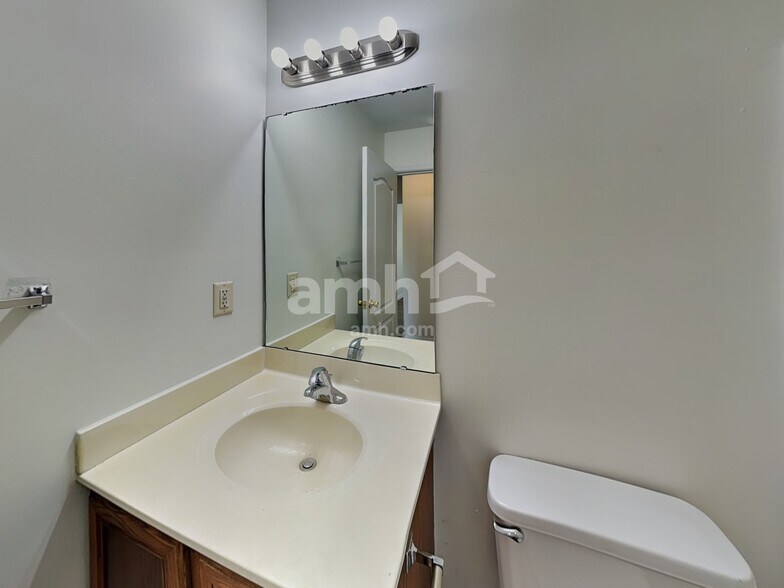 Building Photo - 599 Astoria Ct