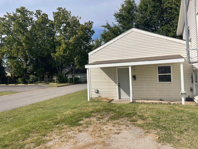 Building Photo - 1 Bedroom / 1 Bathroom in Downtown Springd...