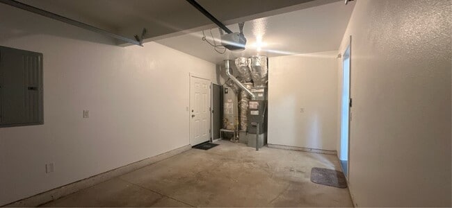 Building Photo - 215 Pioneer Dr