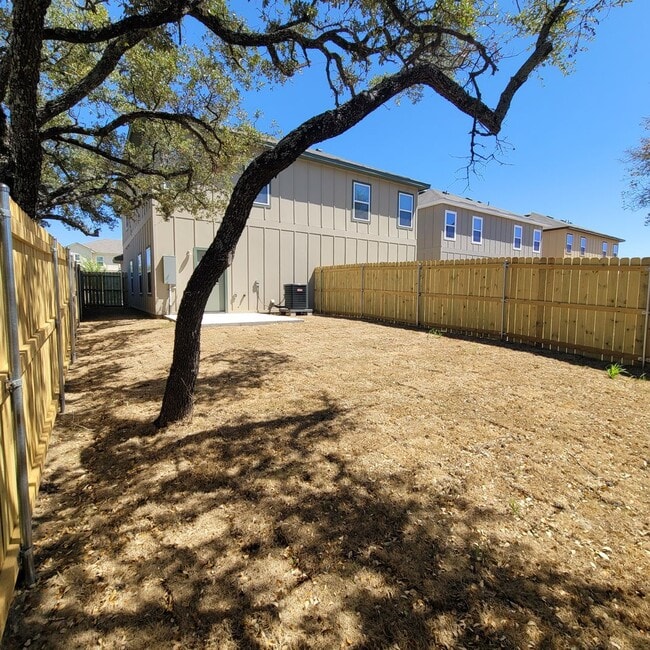 Building Photo - Townhome for rent