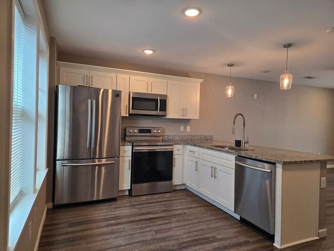 Building Photo - Live Steps from the Highland Strip — Share...