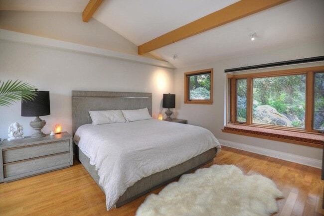 Building Photo - 940 Arbolado Rd