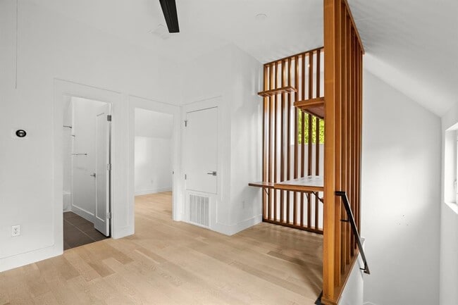 Building Photo - 4608 Santa Anna St