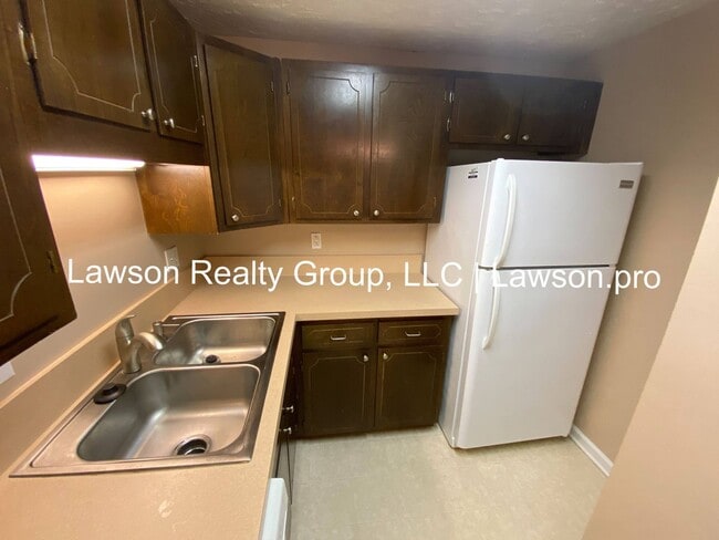 Building Photo - Charming Salem Townhome