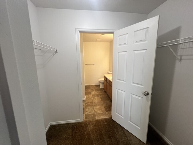 Building Photo - 2 Bed 1 bath in Kearns with Video Tour