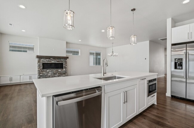 Building Photo - CDA Place Neighborhood- upgraded 3 bed 2 b...
