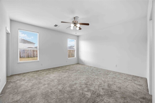 Building Photo - 5803 Camelia Evergreen Ln