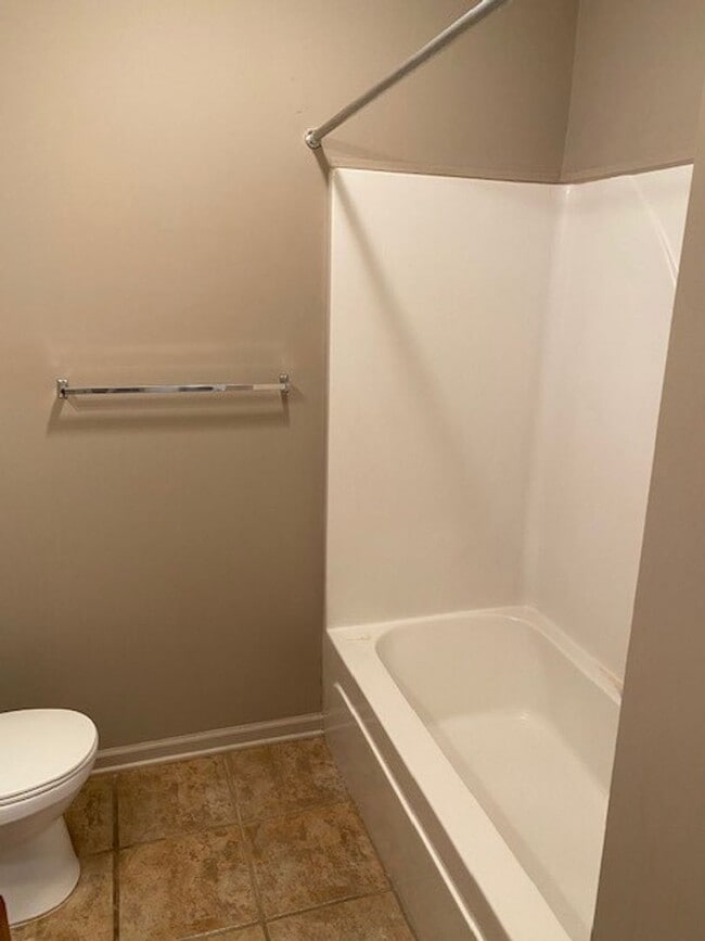 Building Photo - Cozy 2 Bed 2 Bath Condo Available Fall 2025!