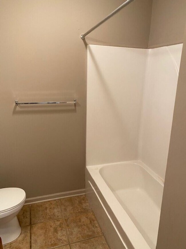 Building Photo - Cozy 2 Bed 2 Bath Condo Available NOW!