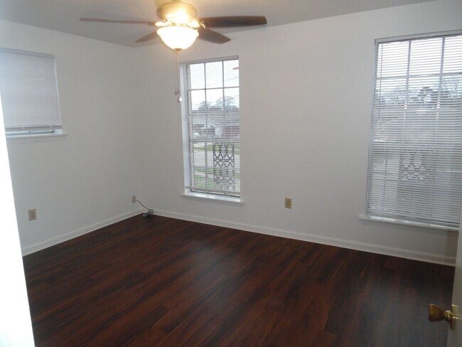 Building Photo - N188