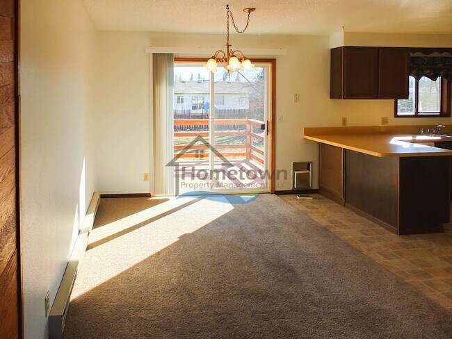 Building Photo - Spacious 4 Bedroom Home with Fenced Backyard & Garage