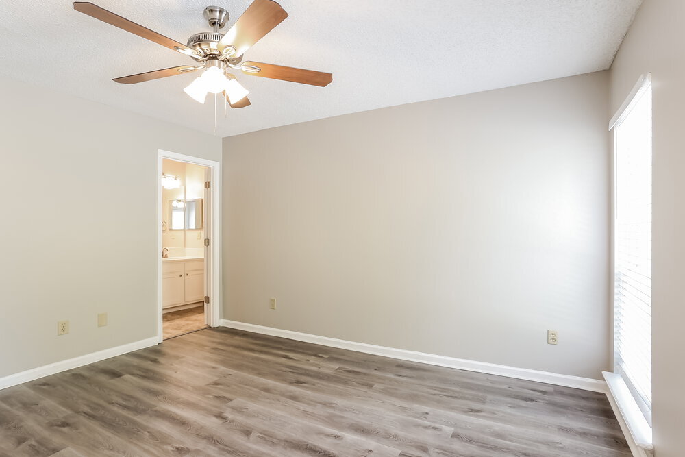 Building Photo - 1669 Spring Branch Dr W