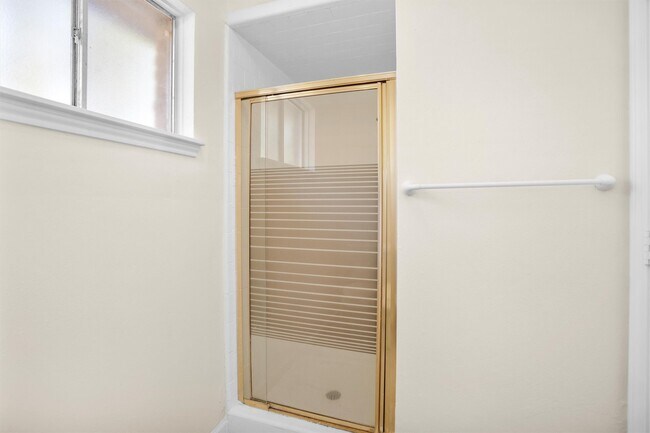 Building Photo - 2126 Millhouse Rd