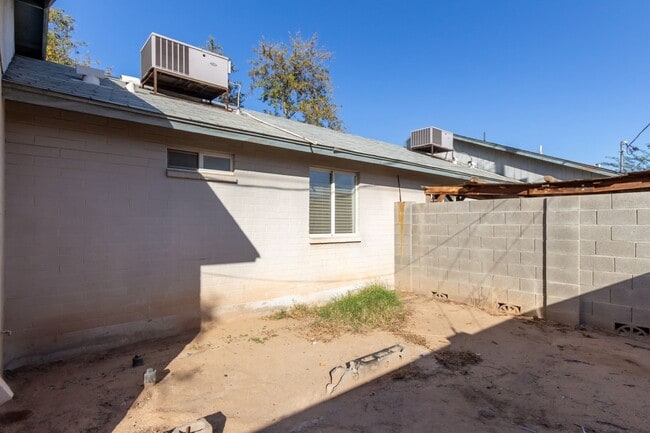 Building Photo - 6417 S 10th St