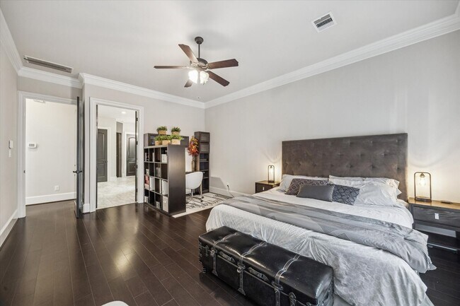 Building Photo - 618 Pink Azalea Trail