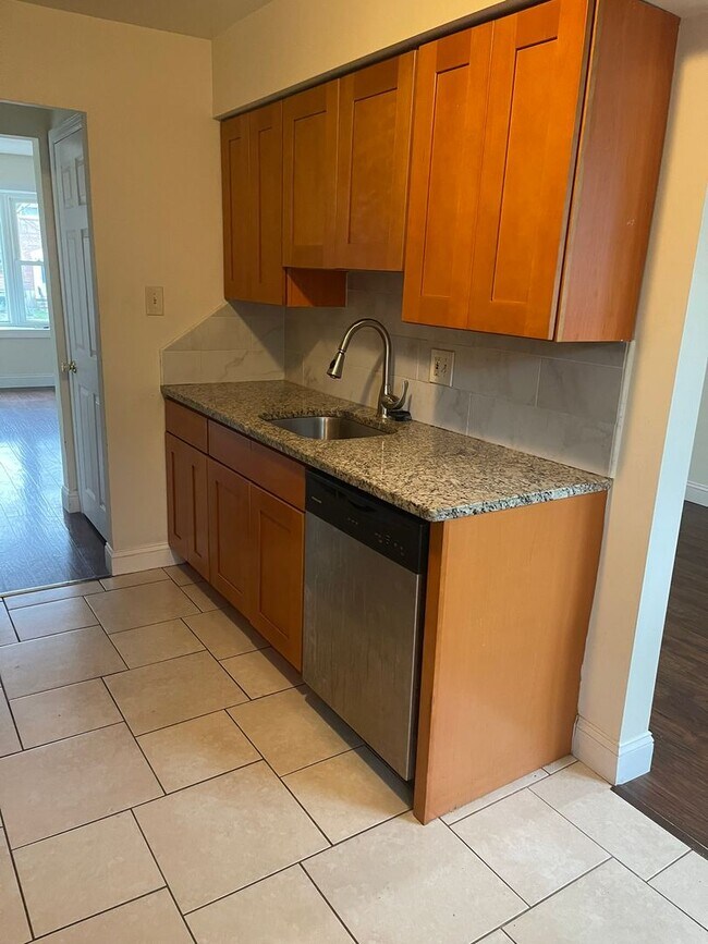 Building Photo - Alban Park Townhome