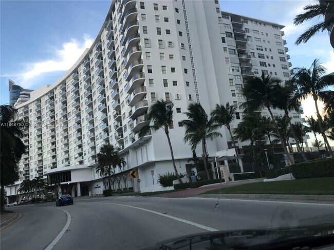 Building Photo - 6039 Collins Ave