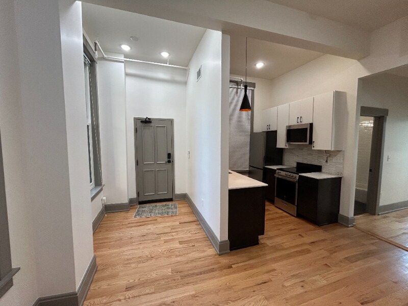 Building Photo - 1725 Elm St