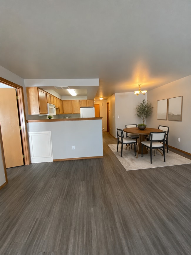 Building Photo - Chill, Grill and Relax! 2bd 2bath Duplex in Yakima!