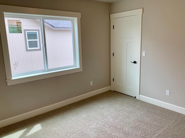 Building Photo - Beautiful Newer 4 Bedroom Home with A/C in Redmond!