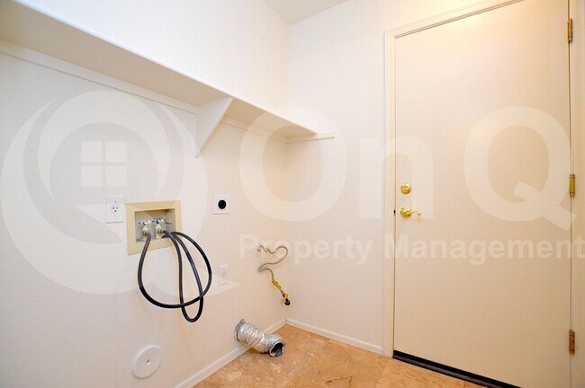 Building Photo - 10253 E Penstamin Dr