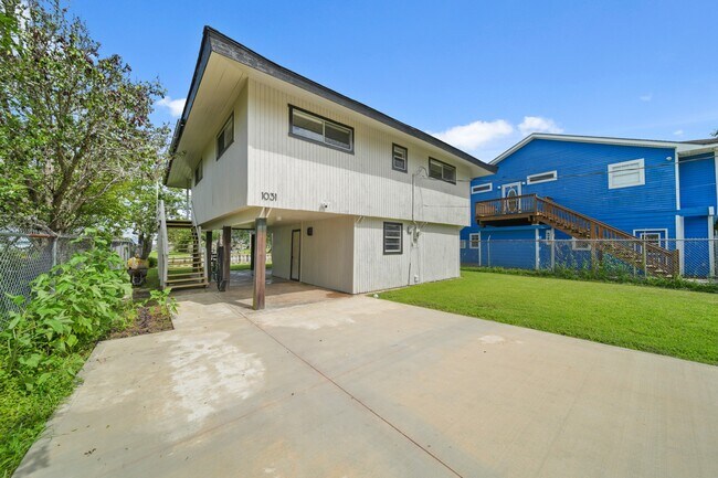 Building Photo - 1031 Star Dr