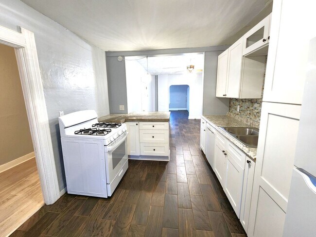 Building Photo - 2525 N Weil St