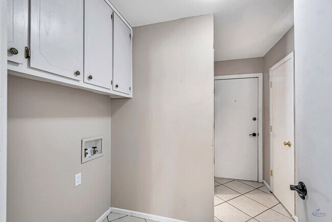 Building Photo - 1800 W 23rd St