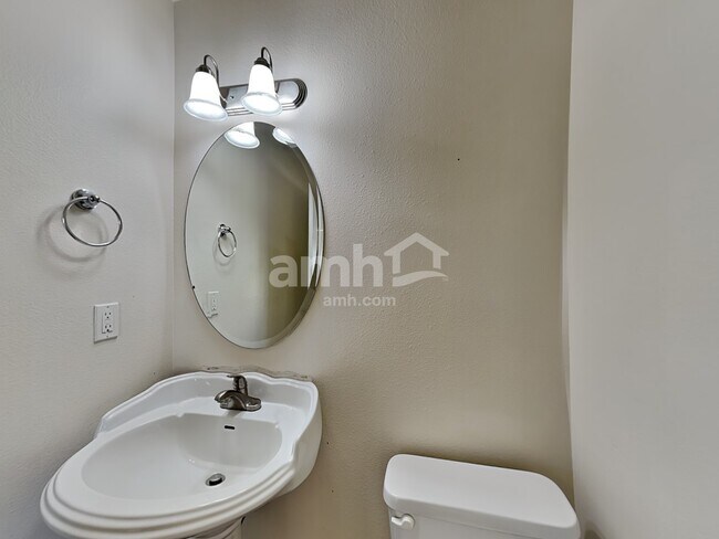 Building Photo - 1006 W 180 S