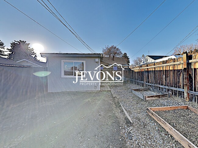Building Photo - 921 S 21st Ave