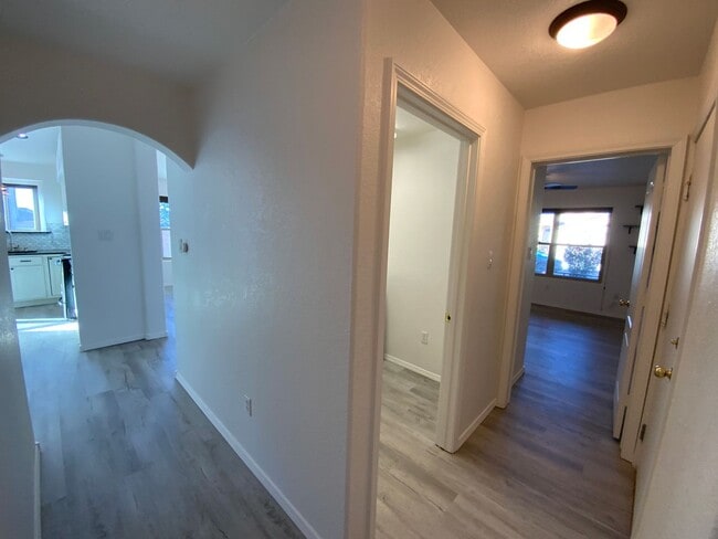 Building Photo - 4 Bedroom Single Story Home Available in C...