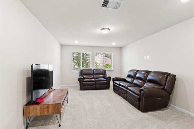 Building Photo - 127 Winged Elm Ct