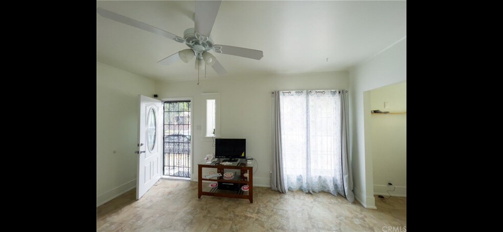 Building Photo - 519 E Dayman St