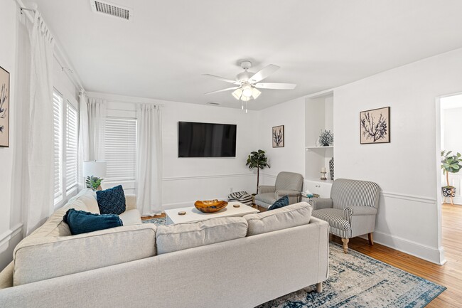 Building Photo - 1713 Paris Ave W