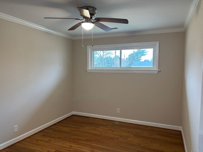 Building Photo - 4 bed, 2 bath brick home located in Asheboro