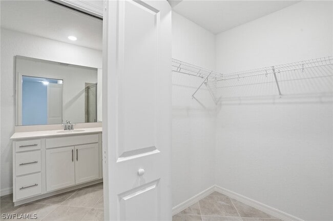 Building Photo - 15375 Grn Acrs Ave