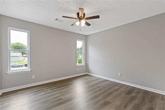 Building Photo - 1111 Pin Oak Dr