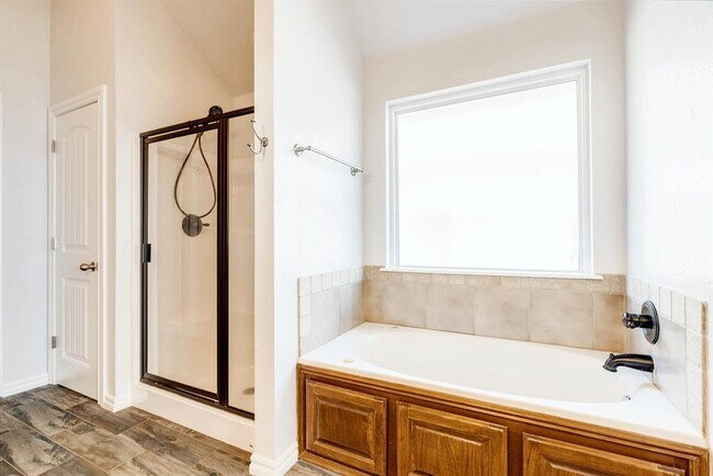 Building Photo - 3104 Loren Dr