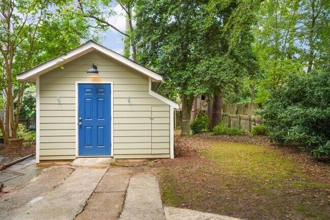 Building Photo - 615 Sycamore Dr