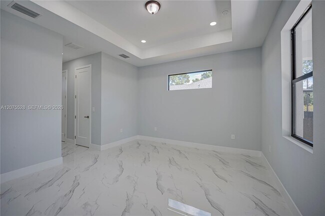 Building Photo - 872 Spaulding St E