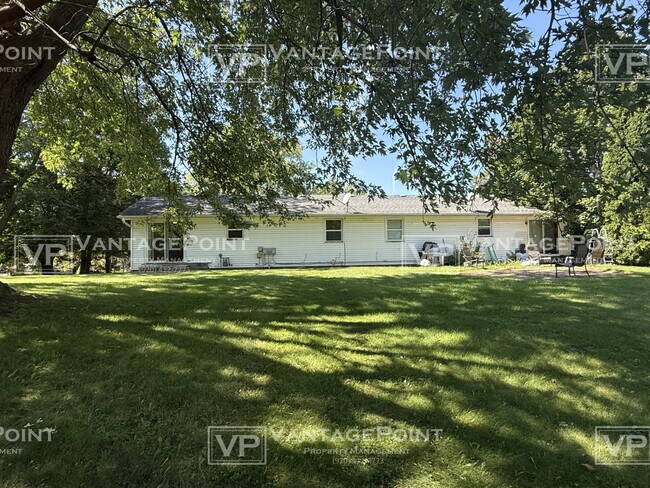 Building Photo - 635 Alpine Dr