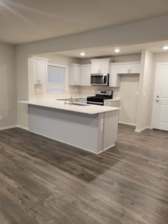 Building Photo - Beautiful, brand new 4 bedroom for Rent Now!