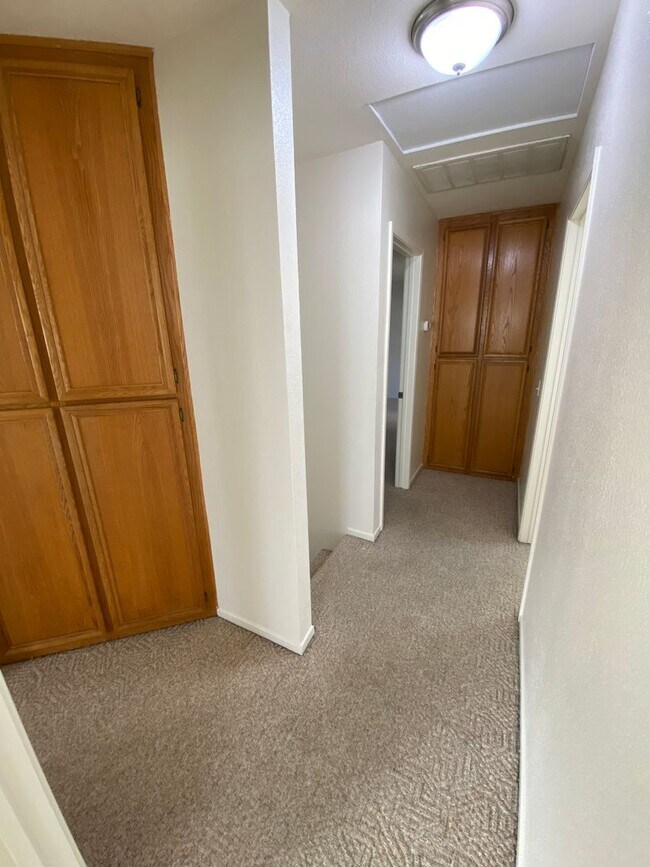 Building Photo - Beautiful 3 Bedrooms in Granite Hills