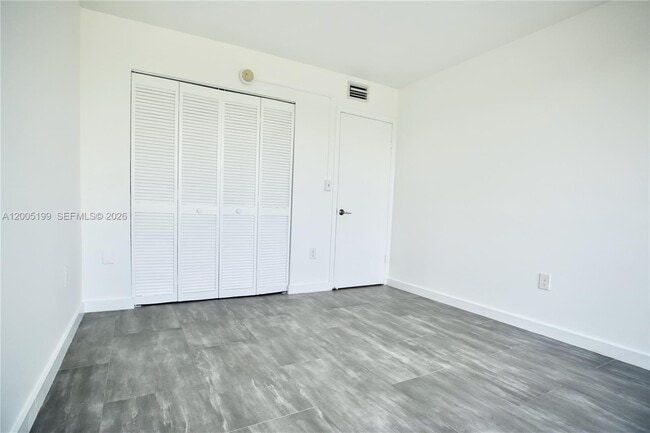 Building Photo - 3186 Bird Ave