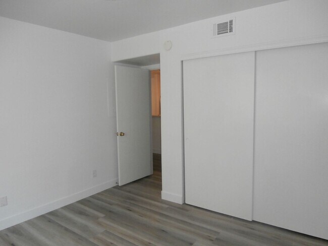 Building Photo - Pleasant 2 Bedroom 2 Bathroom Condo in Gated Community!