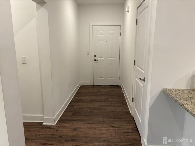 Building Photo - 733 Stiller Ln