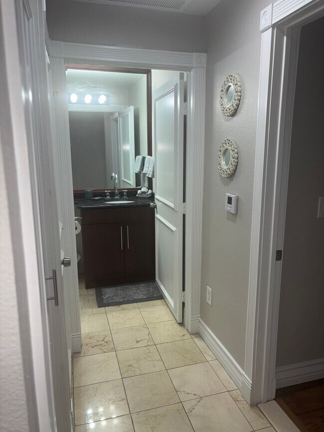 Building Photo - Genoa, fully furnished 2bdr/2bath unit, ov...