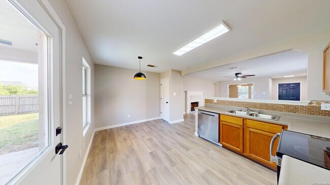 Building Photo - 145 S Willow Way
