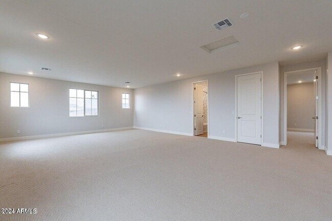 Building Photo - 21390 W Meadowbrook Ave